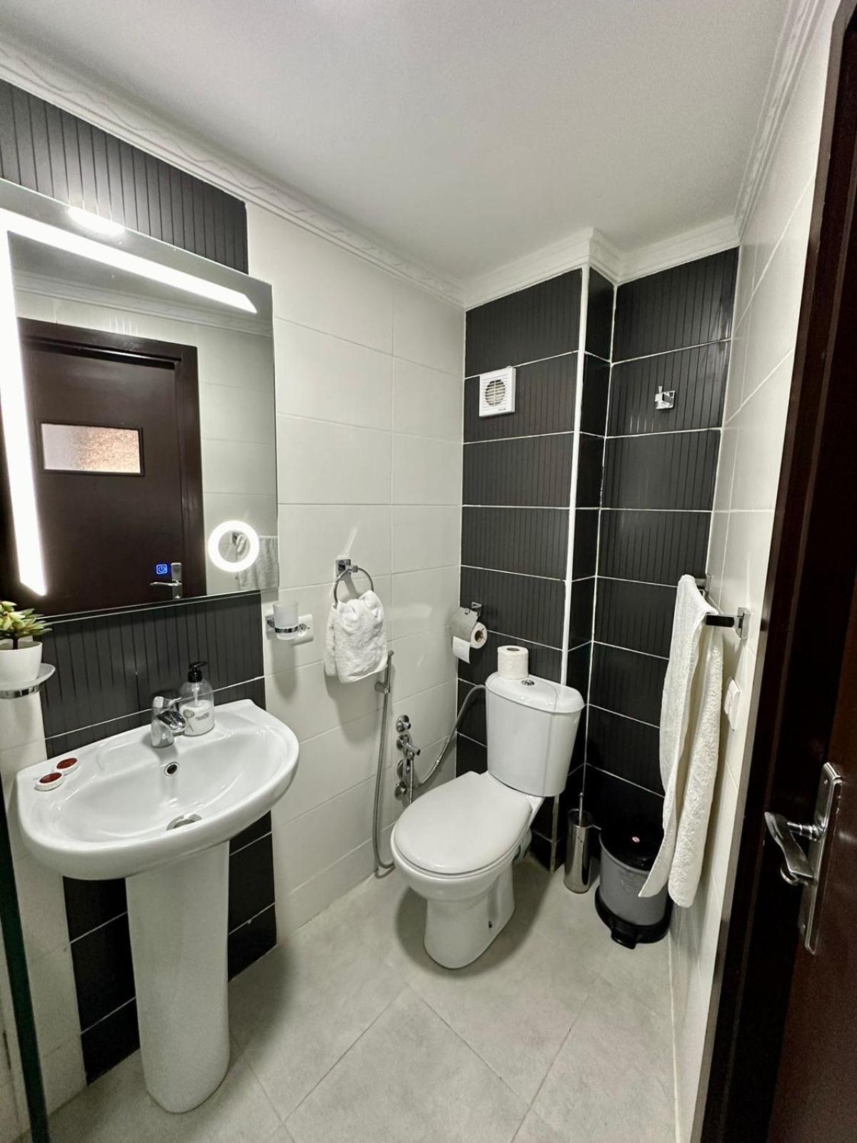 טנג'יר Appart Neuf Lumineux Climatise 1Ere Etage מראה חיצוני תמונה